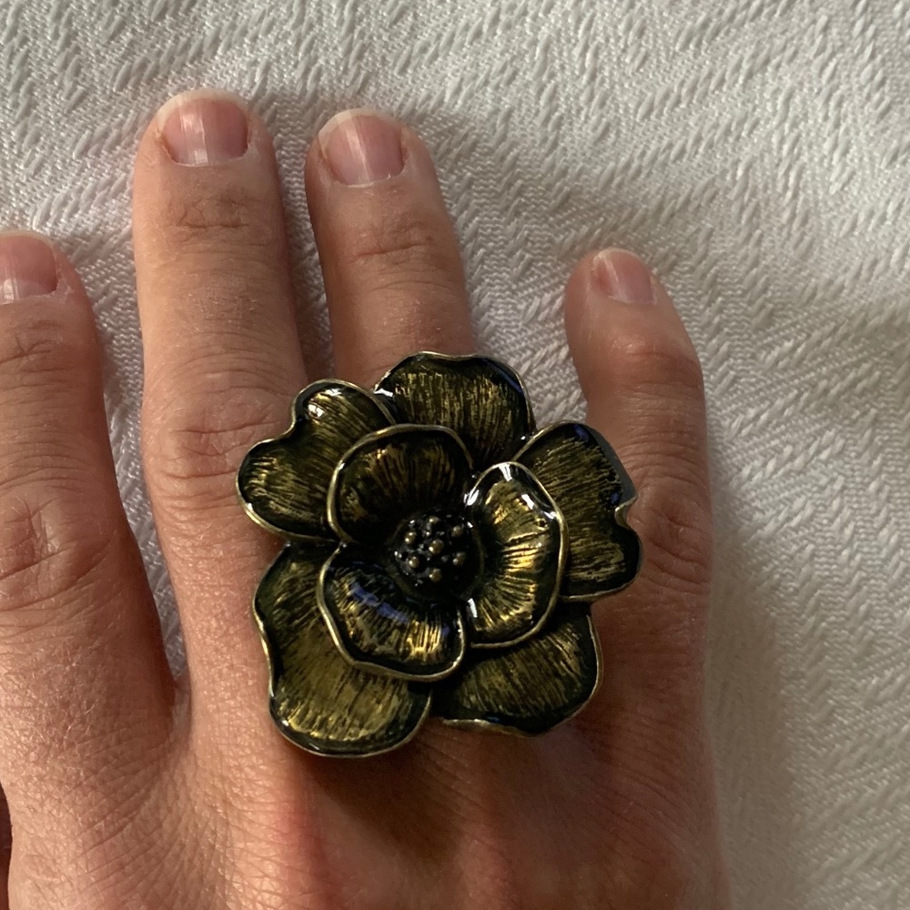 Flower Ring - Picture 3 of 4